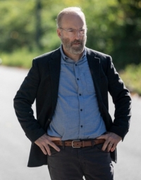 Счастливчик Хэнк/Straight Man